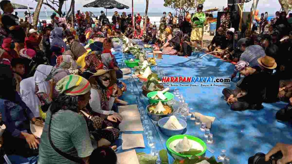 Tradisi Cucurak Tumpeng
