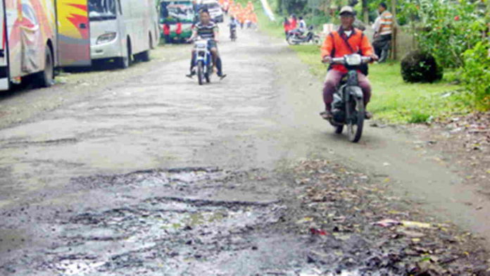 Akses Menuju Pantai Batu Karas Kondisinya Rusak
