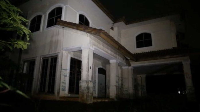 Bongkar Rumah Angker, Dua Pekerja Kesurupan