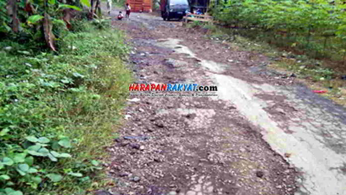 Jalan Sukamanah Rusak Parah