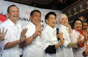 2.Sejumlah artis Ibu Kota Jakarta memberikan dukungan terhadap pencalonan Deddy Mizwar sebagai Wakil Gubernur Jawa Barat, mendampingi Calon Gubernur Petahana H. Ahmad Heryawan.