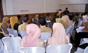 Peserta Musyawarah Perencanaan Pembangunan tingkat Kota Banjar tahun 2013, tengah melakukan diskusi kelompok. Foto : Eva Latifah/HR.