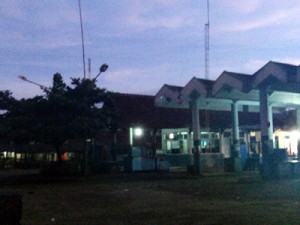 Kawasan Terminal Banjarsari minim penerangan. Akibatnya, kawasan itu terlihat sepi dan gealp, seperti halnya di sebuah pemakaman (kuburan).  Foto : Andri S Hamara/HR.