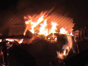 Rumah dan Pabrik Tempe milik Opik yang terbakar, di Dusun Cikohkol RT 02/RW 2, Desa Sukasari Kecamatan Banjarsari, Kabupaten Ciamis.