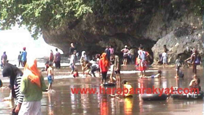 Akibat Jalan Rusak, Jumlah Wisatawan Batukaras Menurun Signifikan