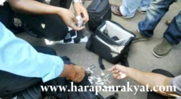 Polisi menemukan sejumlah HP, Laptop, Helm dan sejumlah kunci di dalam mobil mini bus dengan nopol AB 1066 BH (plat Jogjakarta). Akibatnya, mobil berikut sopir dan penumpang tersebut langsung diamankan ke Mapolresta Banjar untuk dilakukan penyelidikan lebih lanjut. Foto: Pepep Riswanto Akbar/HR