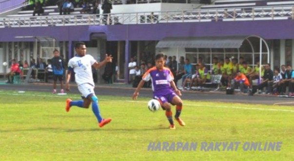 PSGC Ciamis saat melawan PSIS Semarang, pada lanjutan babak 8 besar Divisi Utama, di Stadion Galuh Ciamis, Minggu (12/10/2014) lalu. Foto: Eli Suherli/HR