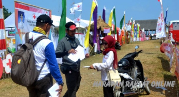 Peserta Event Jumbarna tingkat Provinsi Jabar tampak tengan mempersiapkan kegiatan, di Lapang Ketapang Doyong Pangandaran. Foto: Madlani/HR