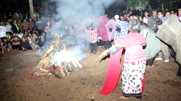 Seni Tari Ronggeng Gunung yang dipopulerkan oleh Nyi Raspi, seniman asal Kecamatan Banjarsari, Kabupaten Ciamis. Foto: Ist/Net