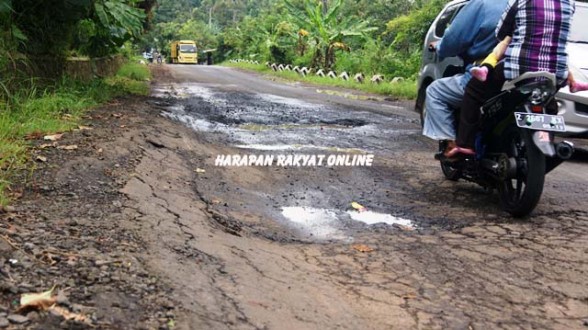 Sejak Lama, Jalur Beber Ciamis Dibiarkan Berlubang & Bergelombang
