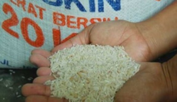 Terlalu..! Di Banjarsari Ciamis, Raskin Subsidi Harus Ditebus Rp 1.250 per-Kg