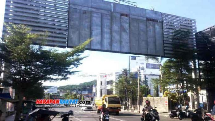 Berkarat, Papan Reklame di Jalan Letjen Soewarto Banjar Terancam Roboh