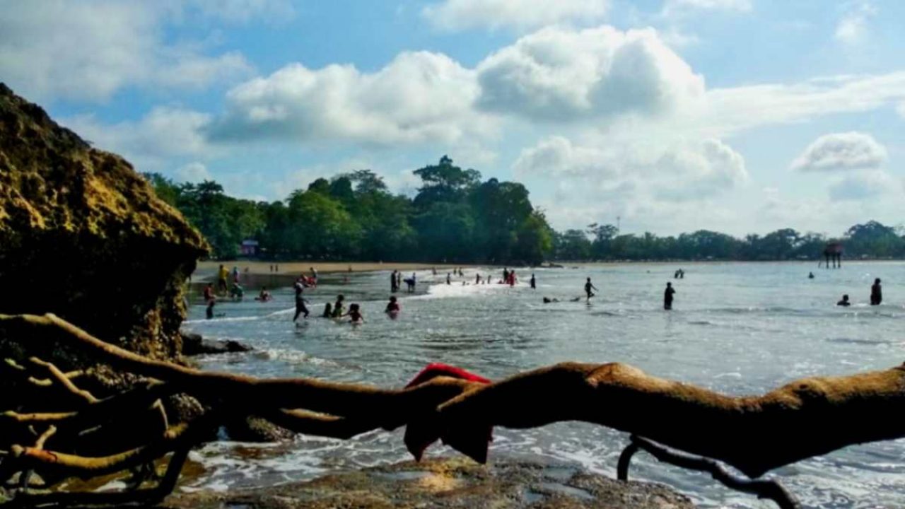 Pantai Batu Karas Pangandaran