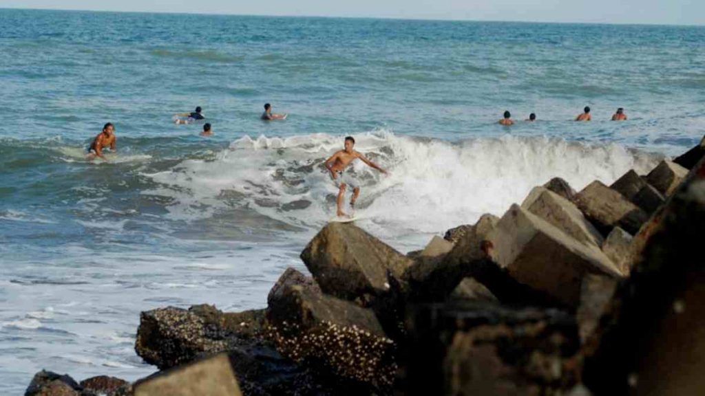 Spot surfing di Pangandaran