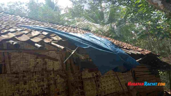 rumah di ciamis terancam ambruk