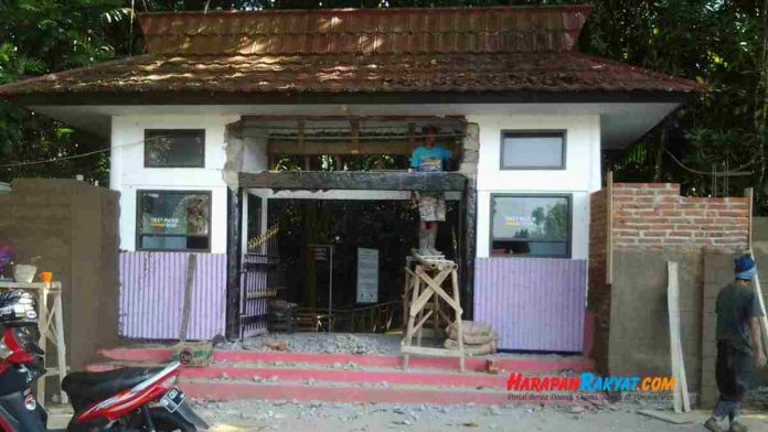 gerbang masuk situs astana gede
