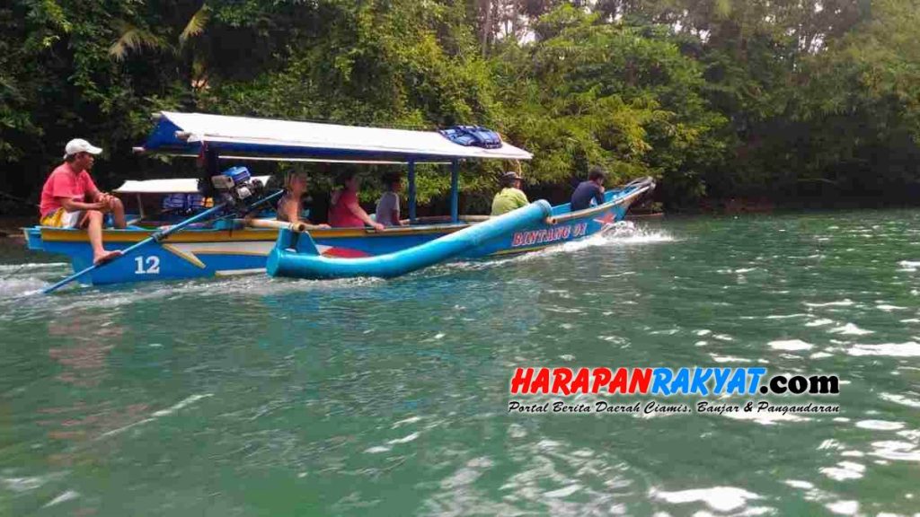 Perahu di Sungai Cijulang