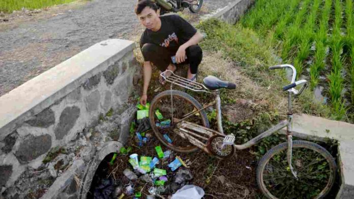 bungkus bekas obat batuk Komix