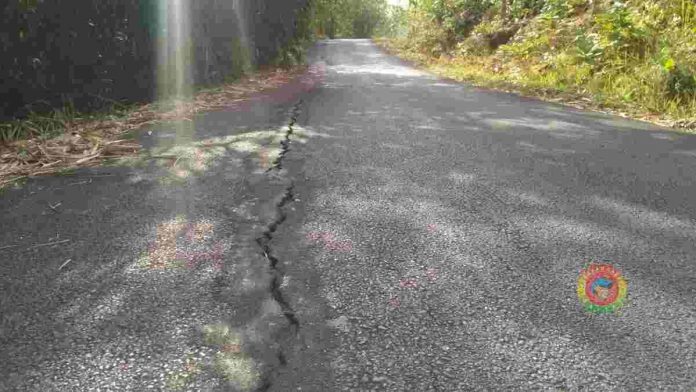 Jalan Penghubung yang rawan longsor
