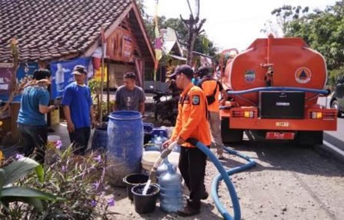 Warga Ciamis Sekitar Hutan Perhutani Krisis Air Bersih