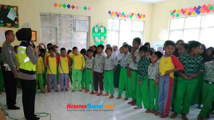 Mahasiswa KKN UNIGAL
