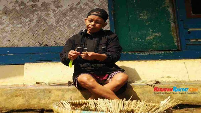 Pengrajin tusuk sate di Ciamis