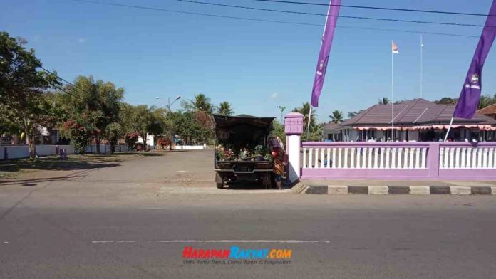 pedagang bunga di Kawali