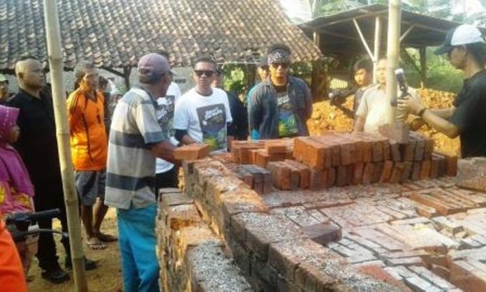 Budi Cilok dan Mang Saswi