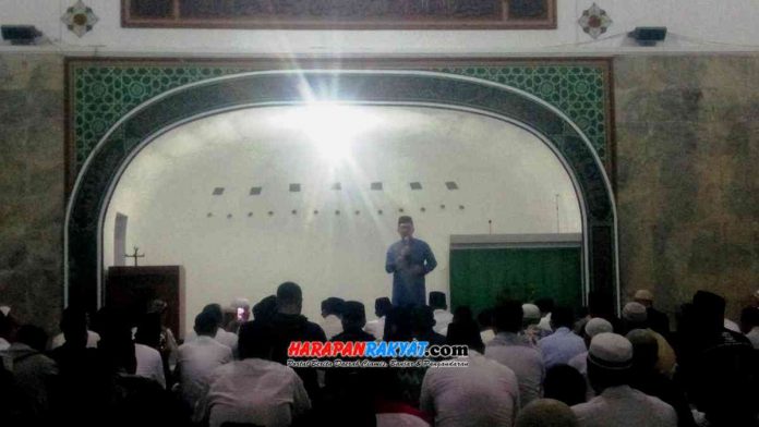 Ridwan Kamil Sholat Subuh Berjamaan Bersama Warga di Masjid Agung Kota Banjar