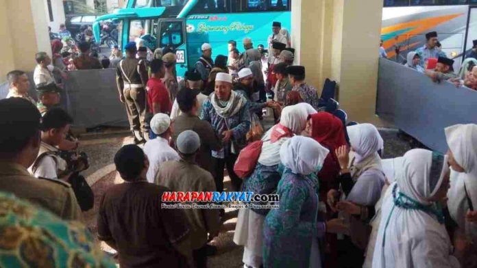 Suasana Bahagia Sambut Kepulangan Jemaah Haji Kota Banjar