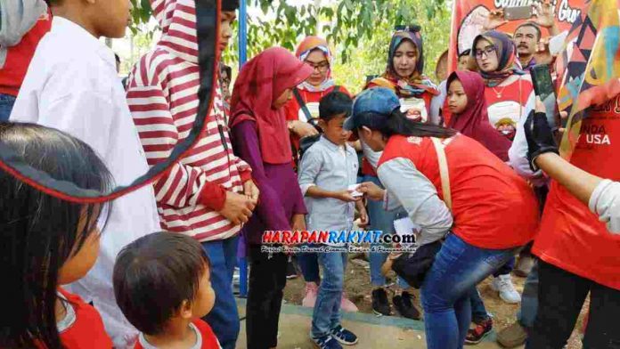 Grup Facebook “Ngacaprak Sunda” Santuni 150 Anak Yatim Piatu di Ciamis