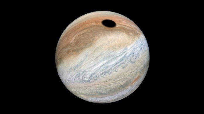 Lingkaran Hitam di Planet Jupiter