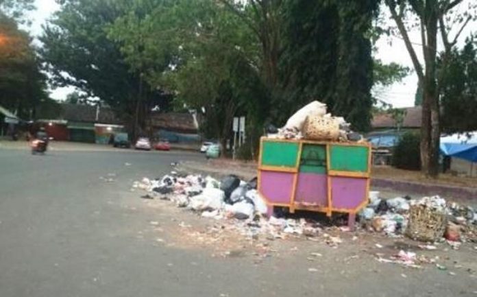 Tumpukan Sampah Dekat Pasar Subuh Ciamis Dikeluhkan Warg