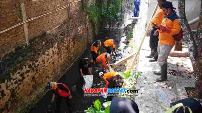 Peringati World Clean Up Day, Ratusan Warga Ciamis Bersihkan Lingkungan Perkotaan