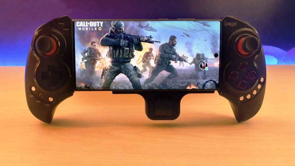 Aksesori Smartphone untuk bermain game Call of Duty, gamepad controller. Photo : Net/Ist.