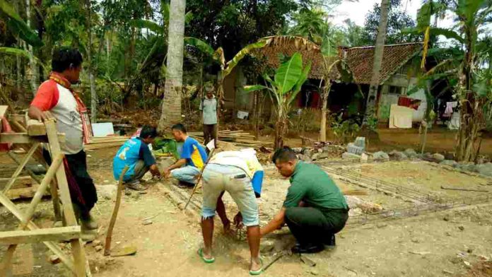 Penerima Bantuan Rutilahu di Ciamis Sumringah