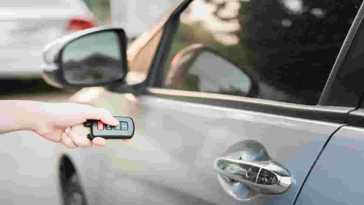 Penyebab Alarm Mobil Bunyi Sendiri