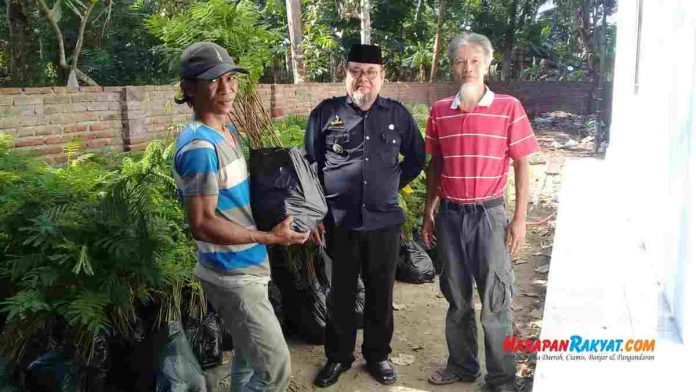 petani di Desa Sukasari