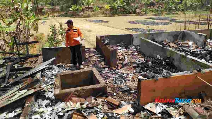 Rumah Semi Permanen di Cimaragas