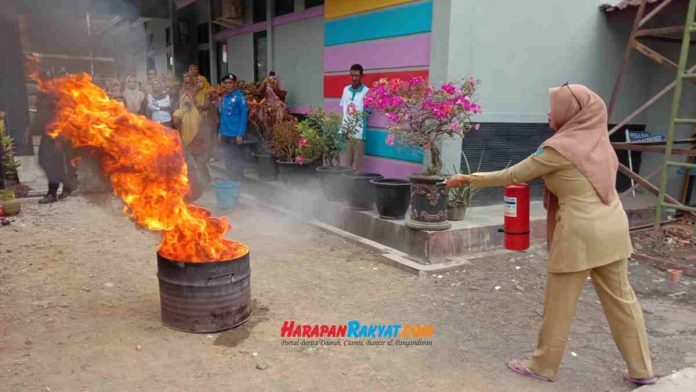 simulasi penanggulangan kebakaran