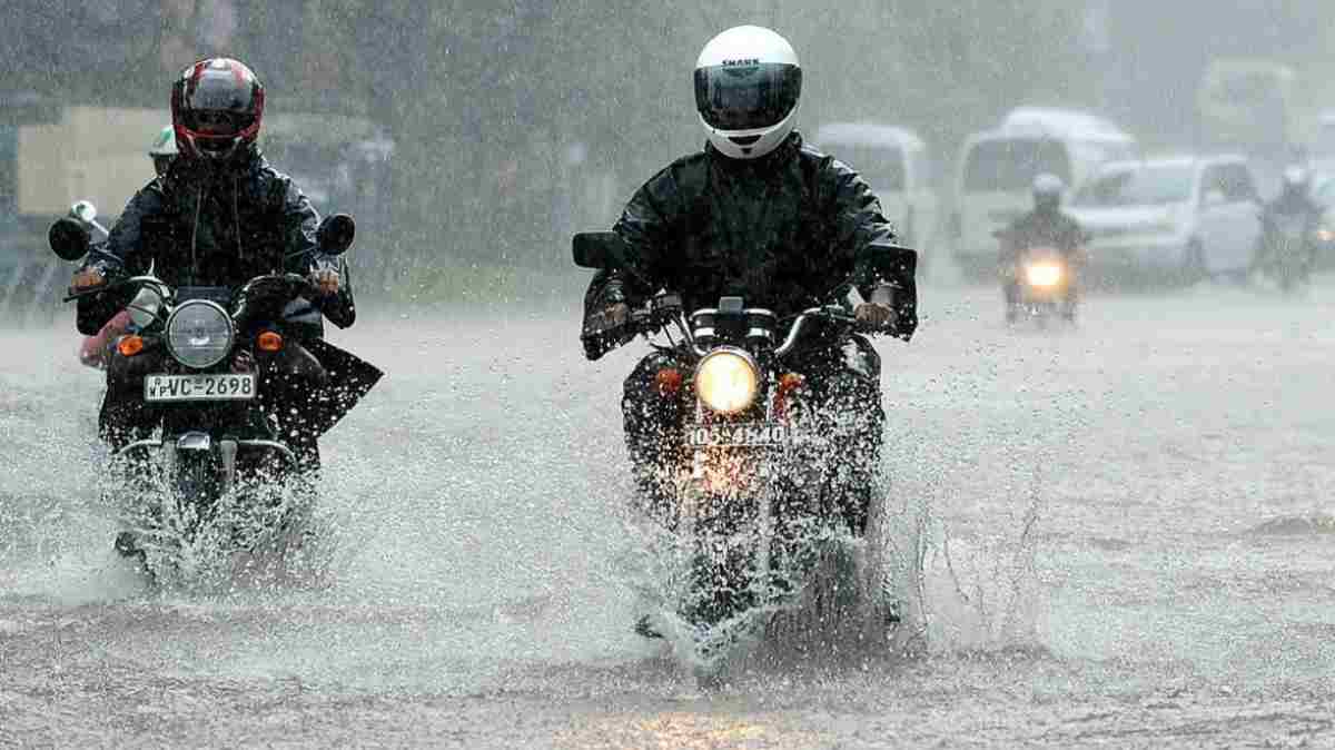 Hasil gambar untuk perawatan motor saat hujan