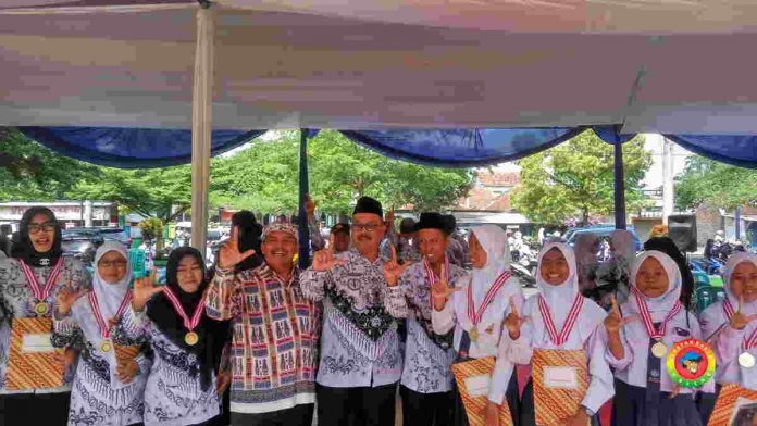 Juara esai kota banjar
