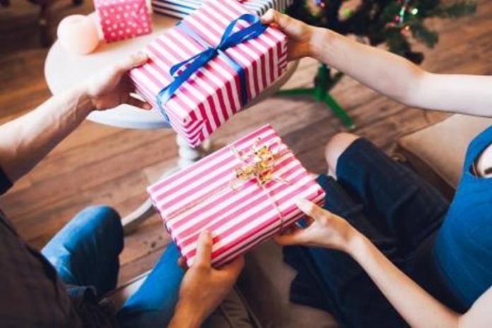 Jelang Natal & Tahun Baru, Ini Pilihan Hadiah untuk Tukar Kado