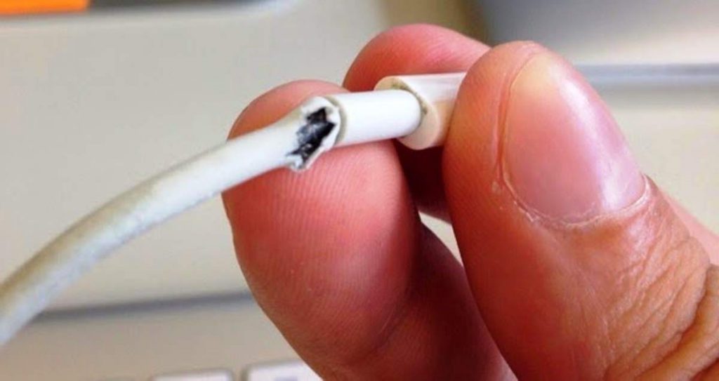 Awasi kabel listrik yang terkelupas. Photo : Net/Ist.