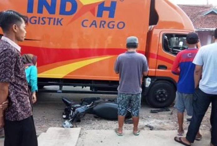 Mobil Indah Logistik Cargo Tabrak Motor di Kawali Ciamis