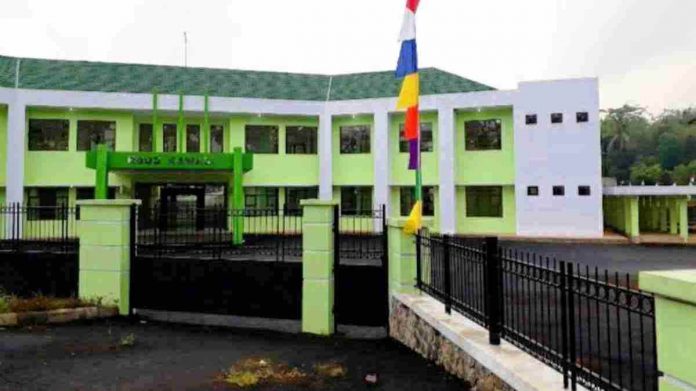 RSUD Kawali, Kabupaten Ciamis, Jawa Barat, belum bisa dioperasikan karena masih kekurangan tenaga medis.