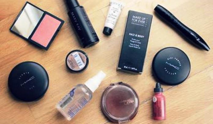 Alat Make Up Ini Wajib Dibawa Saat Liburan