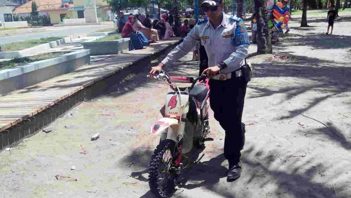 Motor Masuk Bibir Pantai