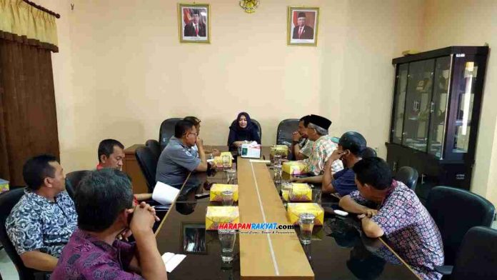 rapat internal DPRD dengan Dishub serta Dinas Lingkungan Hidup dan Kebersihan (DLHK) Kabupaten Pangandaran, mengenai persiapan menyambut liburan Natal dan Tahun Baru, bertempat di ruang rapat DPRD Kabupaten Pangandaran, Jum’at (27/12/2019).