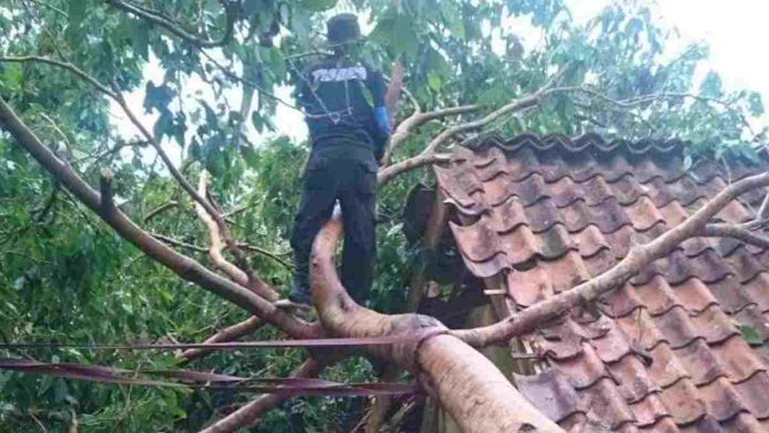 Di Ciamis, Belasan Rumah Rusak Diterjang Angin Kencang